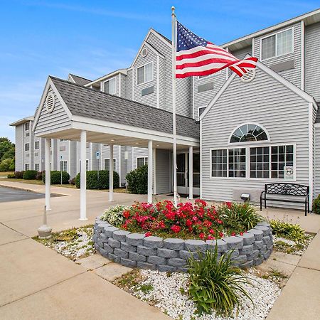 Microtel Inn And Suites Manistee Exteriér fotografie