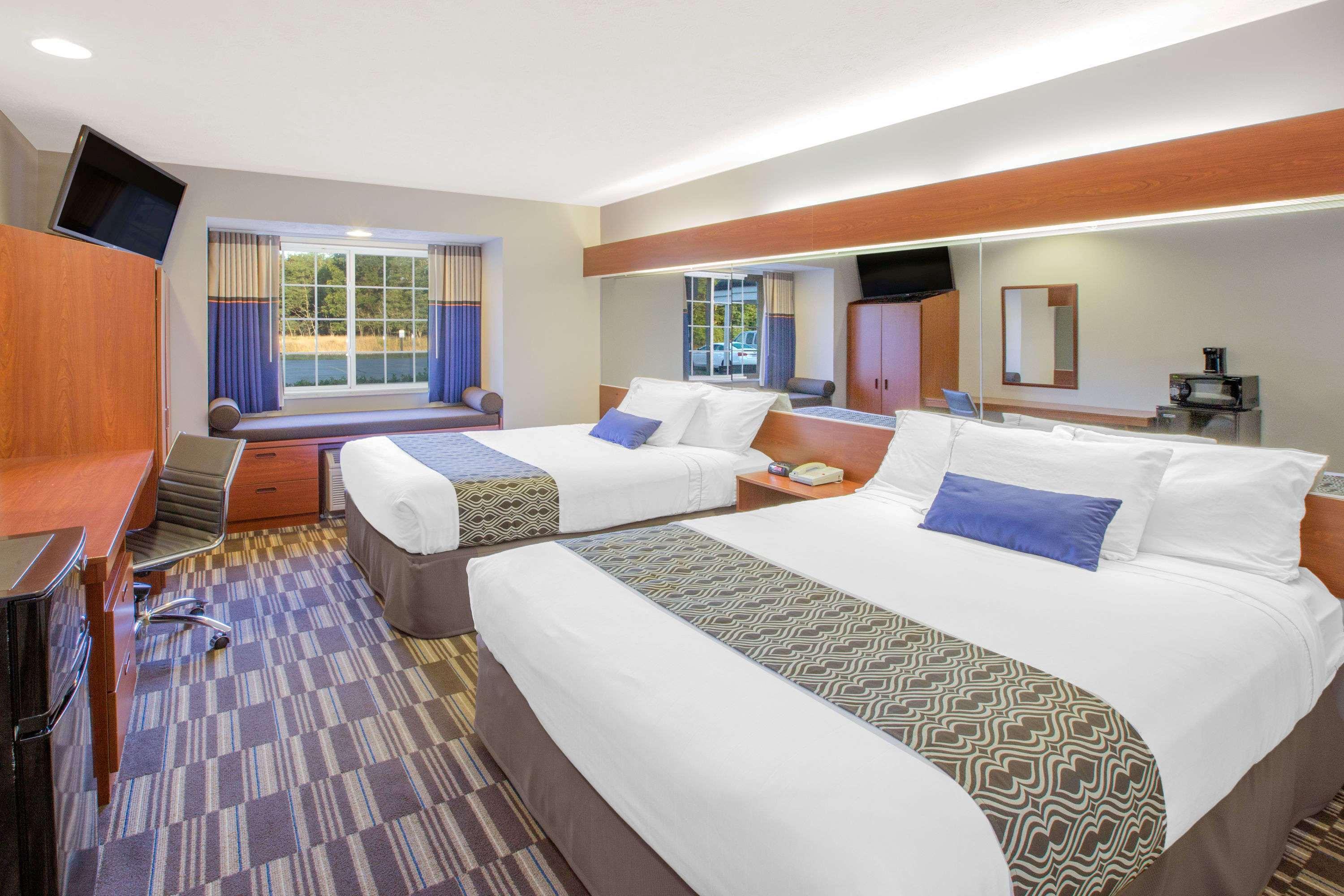 Microtel Inn And Suites Manistee Exteriér fotografie