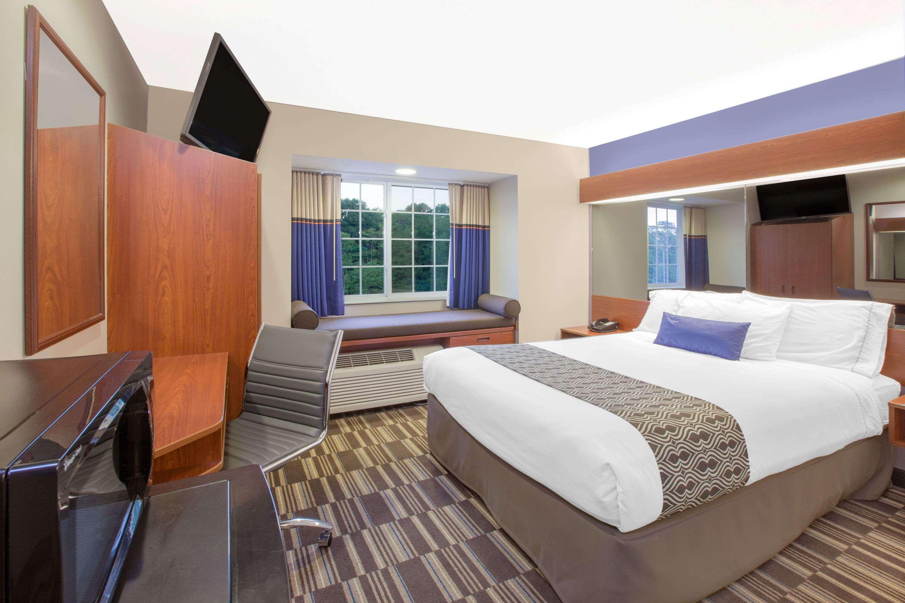 Microtel Inn And Suites Manistee Exteriér fotografie
