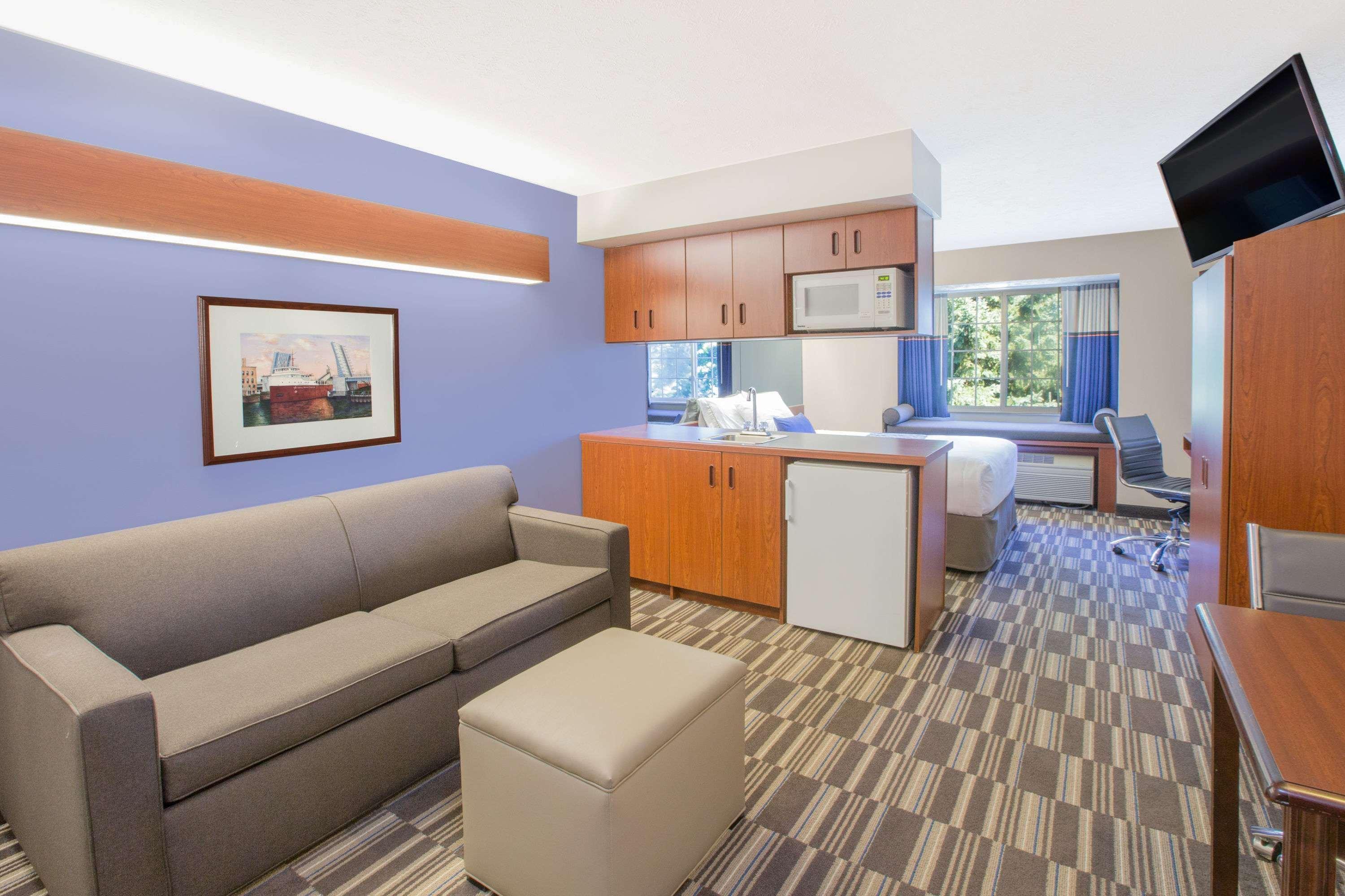Microtel Inn And Suites Manistee Exteriér fotografie