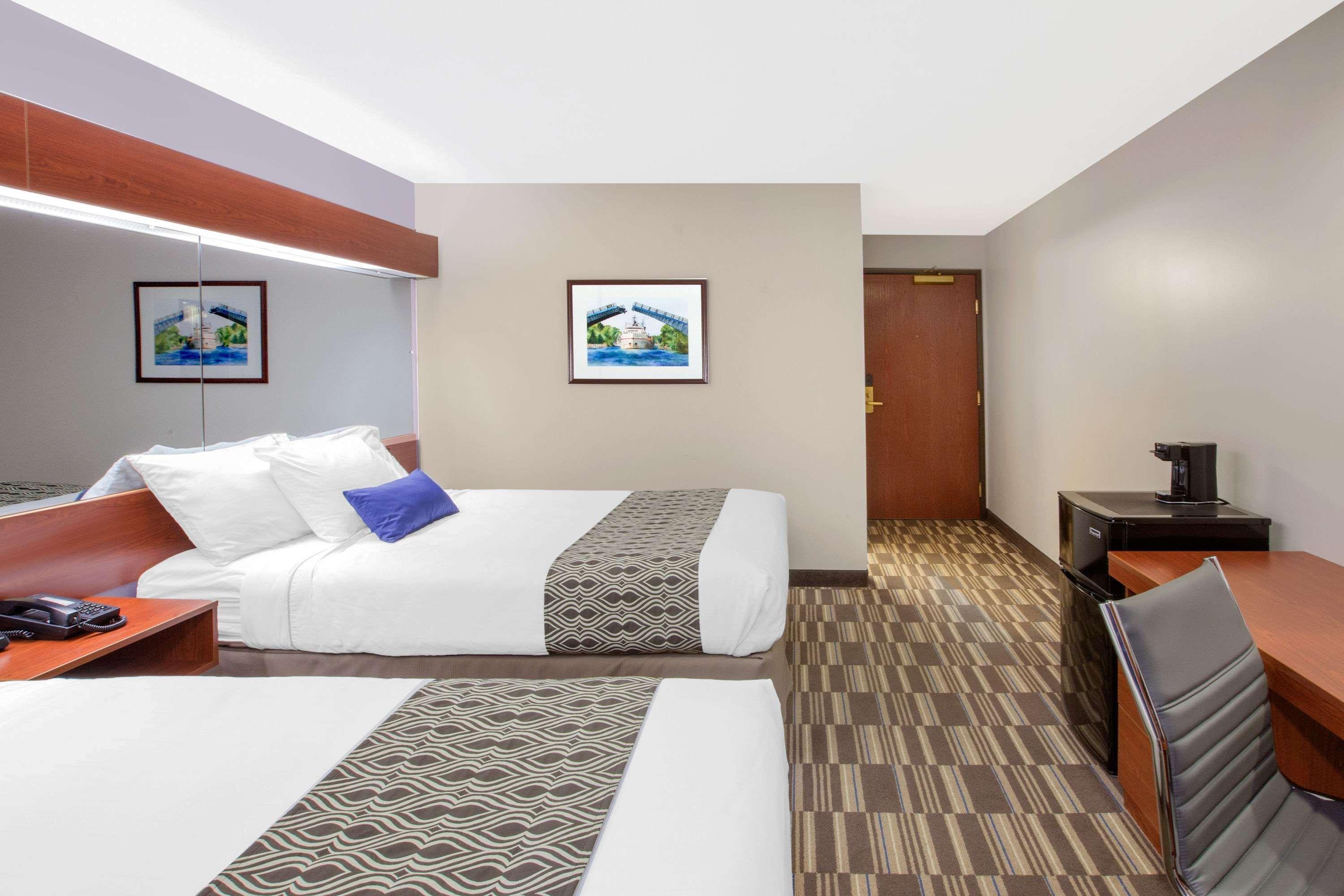 Microtel Inn And Suites Manistee Exteriér fotografie