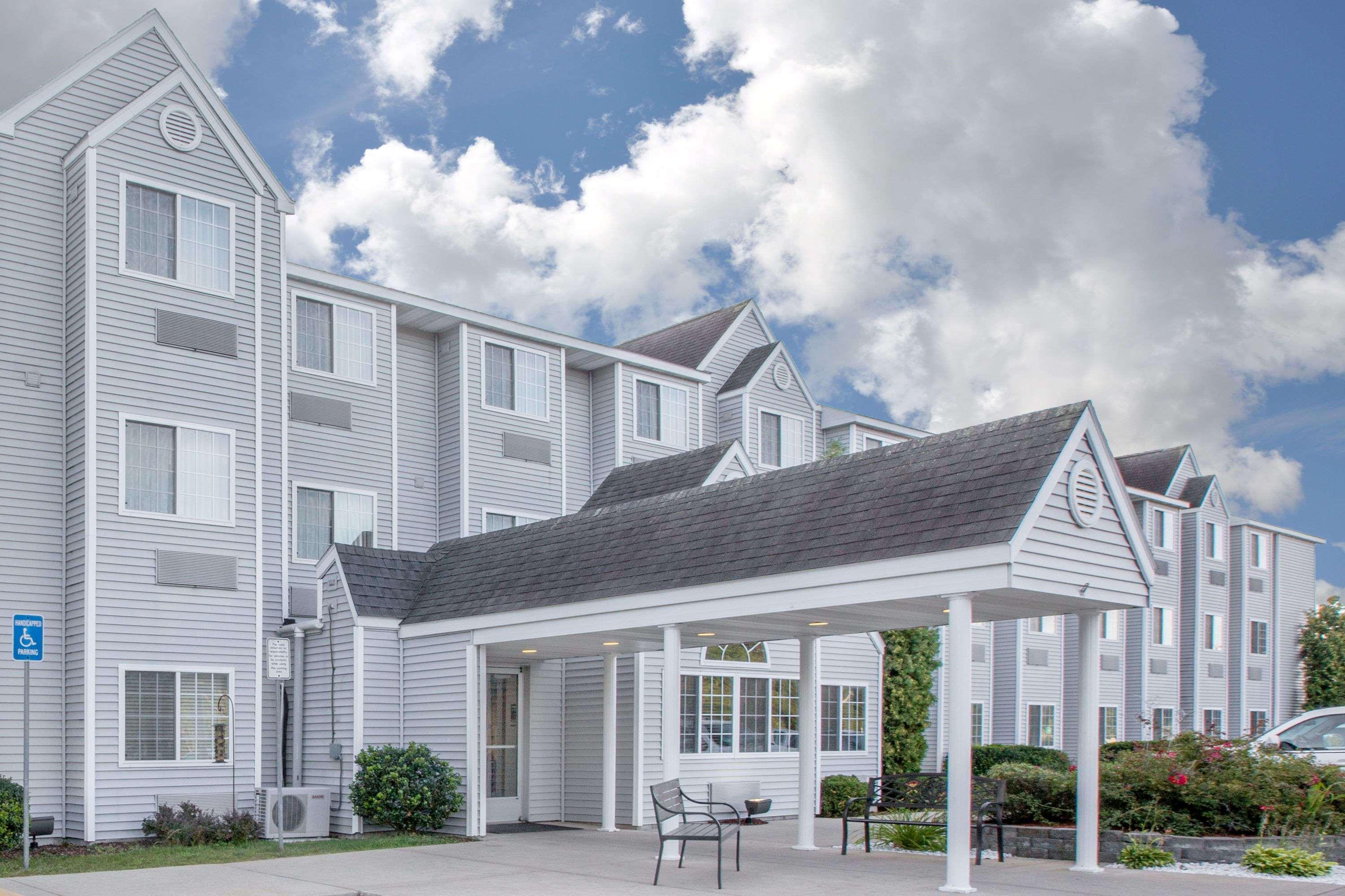 Microtel Inn And Suites Manistee Exteriér fotografie