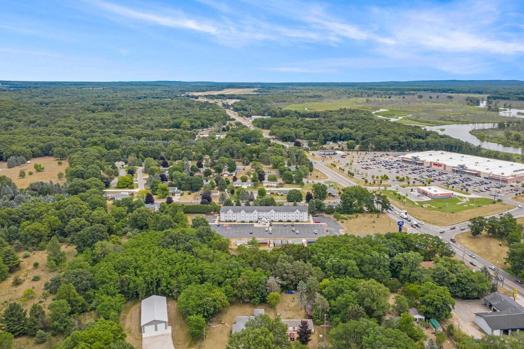Microtel Inn And Suites Manistee Exteriér fotografie